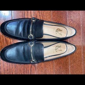 VINCE CAMUTO BLACK LOAFERS